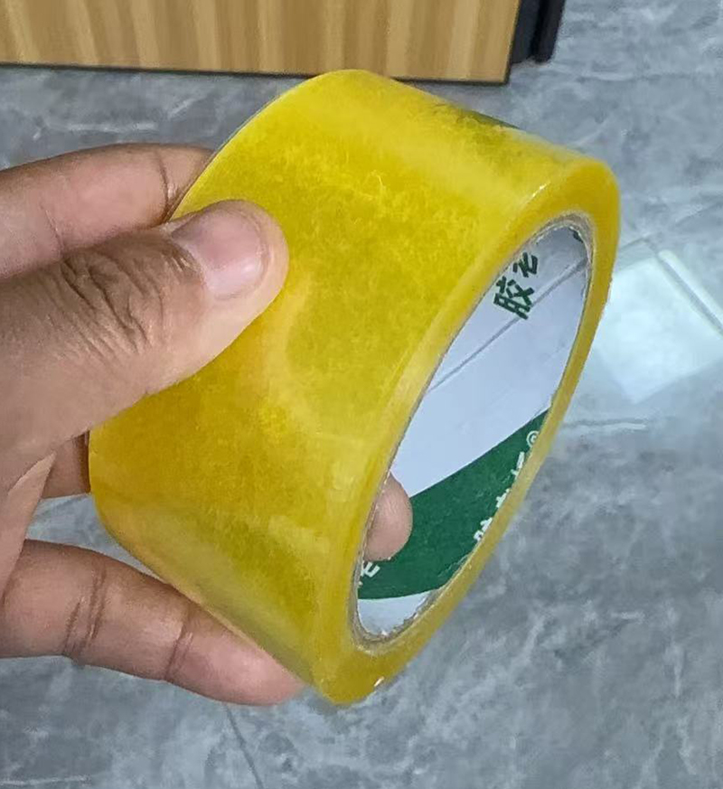 Het werkende principe van hoge temperatuurbestendige transparante tape is voornamelijk als volgt: