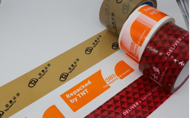 Bedrukte tape weeft dromen: een groot aantal werelden binnen een kleine ruimte.