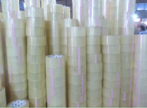 Vergelijking van transparante gele tape en witte transparante tape